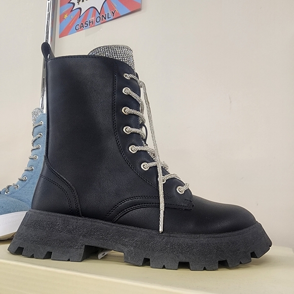 Delaney Boots - Picture 1 of 2